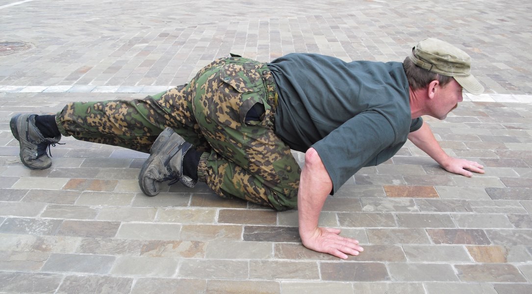 Фото 1.1 Перемещение на четвереньках